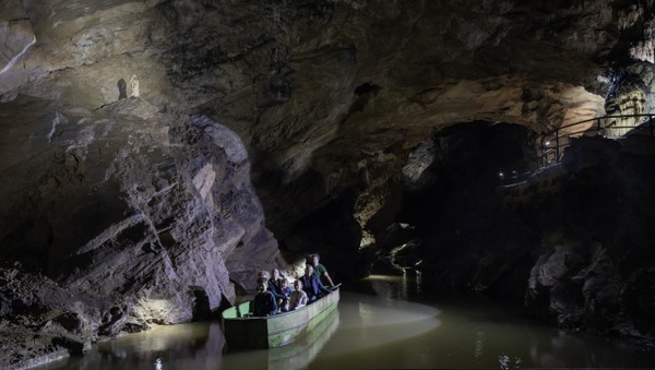 Grottes Le bateau